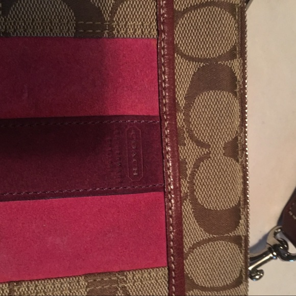 COACH signature crossbody suede swingpack - Picture 7 of 8